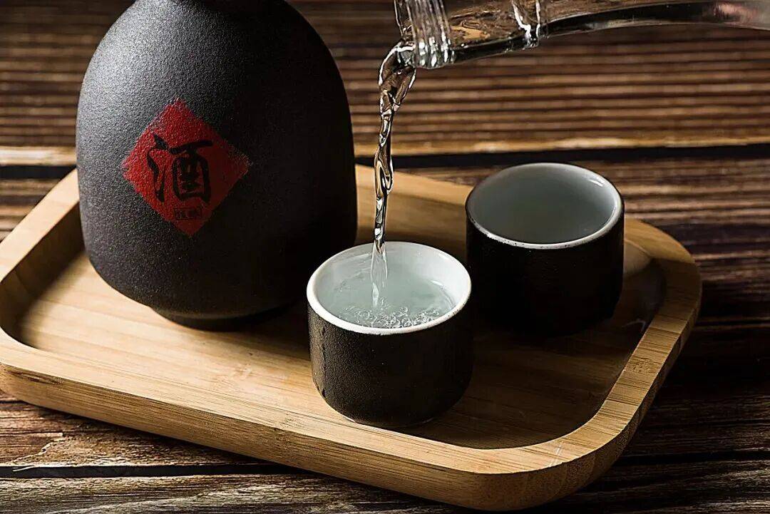 茅台新帅陈华：从能源行业跨界白酒，从技术员到董事长